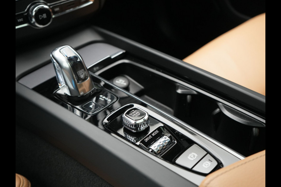 Volvo XC60 Recharge T8 AWD Inscription Plug In Hybrid 391pk Dealer O.H. PHEV | Trekhaak Af Fabriek | Panodak | Adaptive Cruise | Camera | Harman & Kardon | Lederen Sportstoelen Memory & Verwarmd | Apple Carplay | Blis | Stuur Verwarmd | Navigatie |