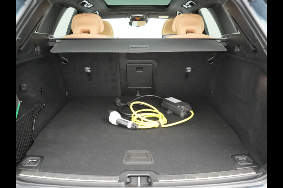 Volvo XC60 Recharge T8 AWD Inscription Plug In Hybrid 391pk Dealer O.H. PHEV | Trekhaak Af Fabriek | Panodak | Adaptive Cruise | Camera | Harman & Kardon | Lederen Sportstoelen Memory & Verwarmd | Apple Carplay | Blis | Stuur Verwarmd | Navigatie |