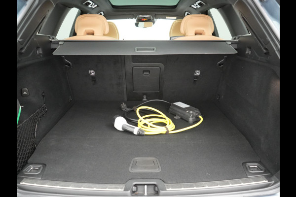 Volvo XC60 Recharge T8 AWD Inscription Plug In Hybrid 391pk Dealer O.H. PHEV | Trekhaak Af Fabriek | Panodak | Adaptive Cruise | Camera | Harman & Kardon | Lederen Sportstoelen Memory & Verwarmd | Apple Carplay | Blis | Stuur Verwarmd | Navigatie |