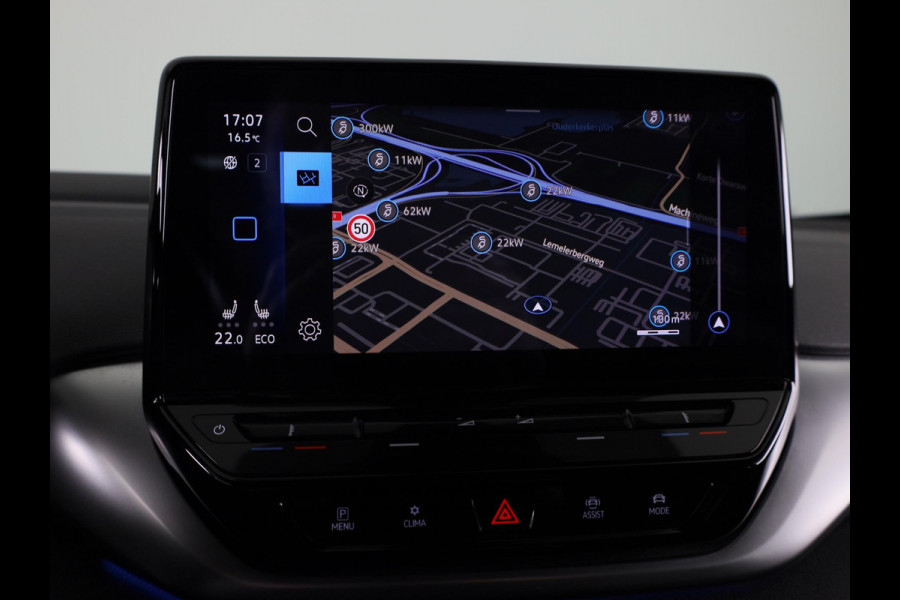 Volkswagen ID.4 First 77 kWh 204 pk | Navigatie | Warmtepomp | Trekhaak (wegklapbaar ) | Parkeersensoren | Achteruitrijcamera | Stoelverwarming |