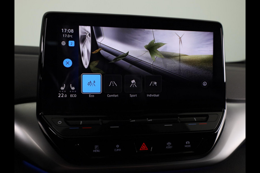 Volkswagen ID.4 First 77 kWh 204 pk | Navigatie | Warmtepomp | Trekhaak (wegklapbaar ) | Parkeersensoren | Achteruitrijcamera | Stoelverwarming |