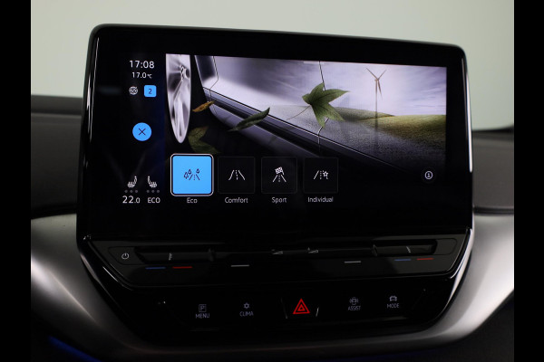 Volkswagen ID.4 First 77 kWh 204 pk | Navigatie | Warmtepomp | Trekhaak (wegklapbaar ) | Parkeersensoren | Achteruitrijcamera | Stoelverwarming |
