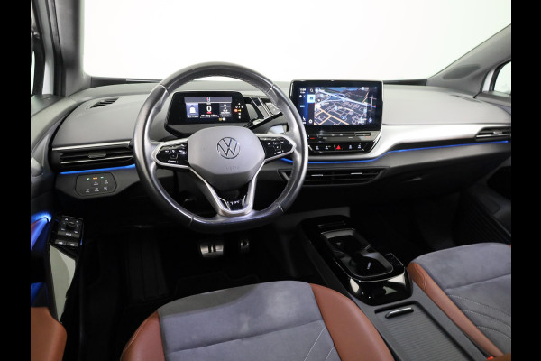 Volkswagen ID.4 First 77 kWh 204 pk | Navigatie | Warmtepomp | Trekhaak (wegklapbaar ) | Parkeersensoren | Achteruitrijcamera | Stoelverwarming |