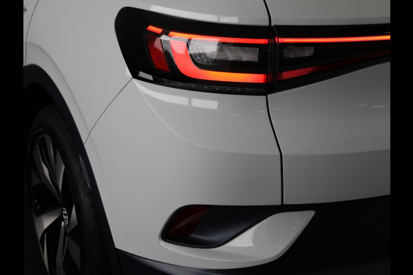 Volkswagen ID.4 First 77 kWh 204 pk | Navigatie | Warmtepomp | Trekhaak (wegklapbaar ) | Parkeersensoren | Achteruitrijcamera | Stoelverwarming |