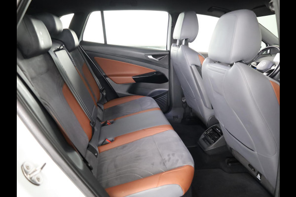 Volkswagen ID.4 First 77 kWh 204 pk | Navigatie | Warmtepomp | Trekhaak (wegklapbaar ) | Parkeersensoren | Achteruitrijcamera | Stoelverwarming |