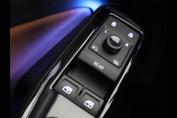 Volkswagen ID.4 First 77 kWh 204 pk | Navigatie | Warmtepomp | Trekhaak (wegklapbaar ) | Parkeersensoren | Achteruitrijcamera | Stoelverwarming |