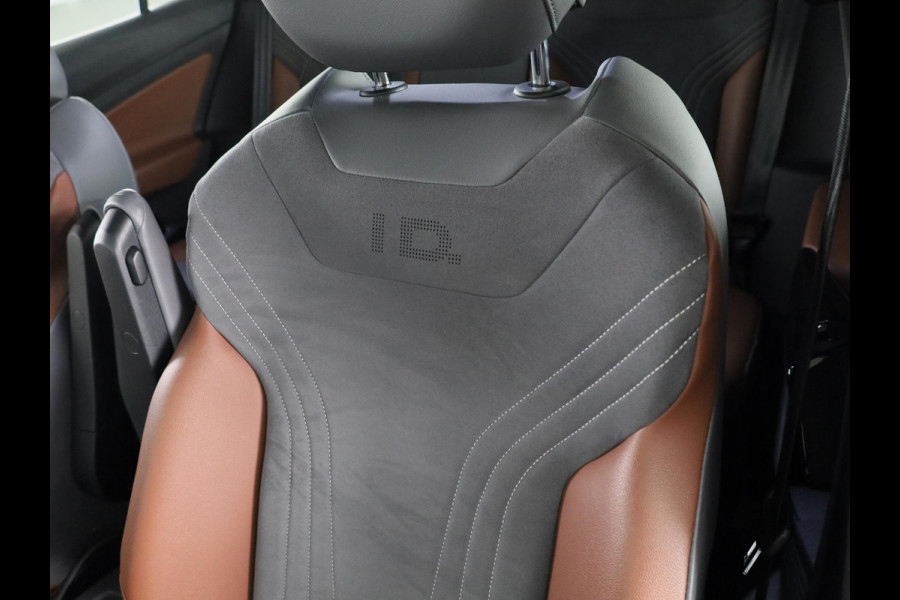 Volkswagen ID.4 First 77 kWh 204 pk | Navigatie | Warmtepomp | Trekhaak (wegklapbaar ) | Parkeersensoren | Achteruitrijcamera | Stoelverwarming |