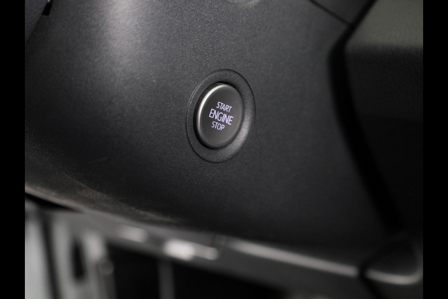 Volkswagen ID.4 First 77 kWh 204 pk | Navigatie | Warmtepomp | Trekhaak (wegklapbaar ) | Parkeersensoren | Achteruitrijcamera | Stoelverwarming |