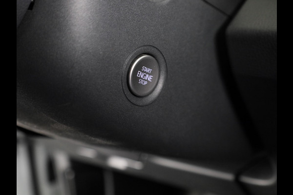 Volkswagen ID.4 First 77 kWh 204 pk | Navigatie | Warmtepomp | Trekhaak (wegklapbaar ) | Parkeersensoren | Achteruitrijcamera | Stoelverwarming |