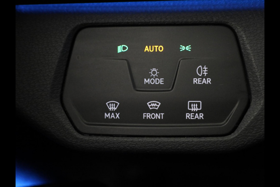 Volkswagen ID.4 First 77 kWh 204 pk | Navigatie | Warmtepomp | Trekhaak (wegklapbaar ) | Parkeersensoren | Achteruitrijcamera | Stoelverwarming |