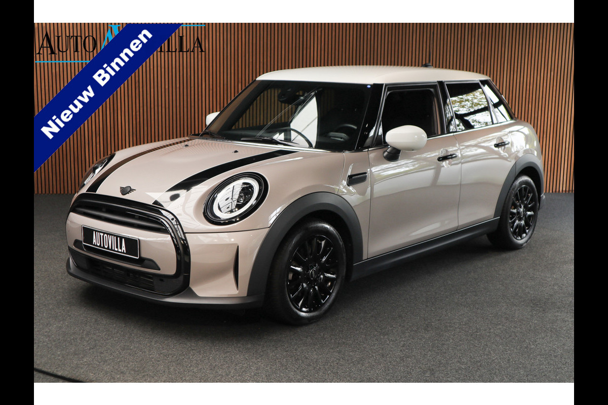 MINI Mini 1.5 Cooper Navi Leer Camera PDC Carplay Keyless LM velgen Zwarte binnenhemel Stoelverwarming Sportstoelen LED BTW auto!