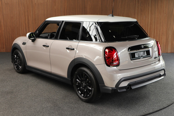 MINI Mini 1.5 Cooper Navi Leer Camera PDC Carplay Keyless LM velgen Zwarte binnenhemel Stoelverwarming Sportstoelen LED BTW auto!