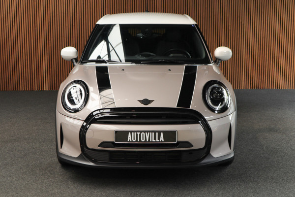 MINI Mini 1.5 Cooper Navi Leer Camera PDC Carplay Keyless LM velgen Zwarte binnenhemel Stoelverwarming Sportstoelen LED BTW auto!