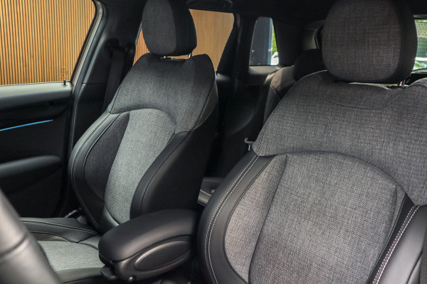 MINI Mini 1.5 Cooper Navi Leer Camera PDC Carplay Keyless LM velgen Zwarte binnenhemel Stoelverwarming Sportstoelen LED BTW auto!