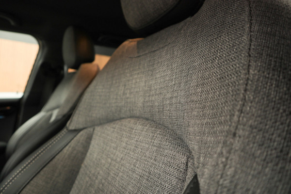 MINI Mini 1.5 Cooper Navi Leer Camera PDC Carplay Keyless LM velgen Zwarte binnenhemel Stoelverwarming Sportstoelen LED BTW auto!