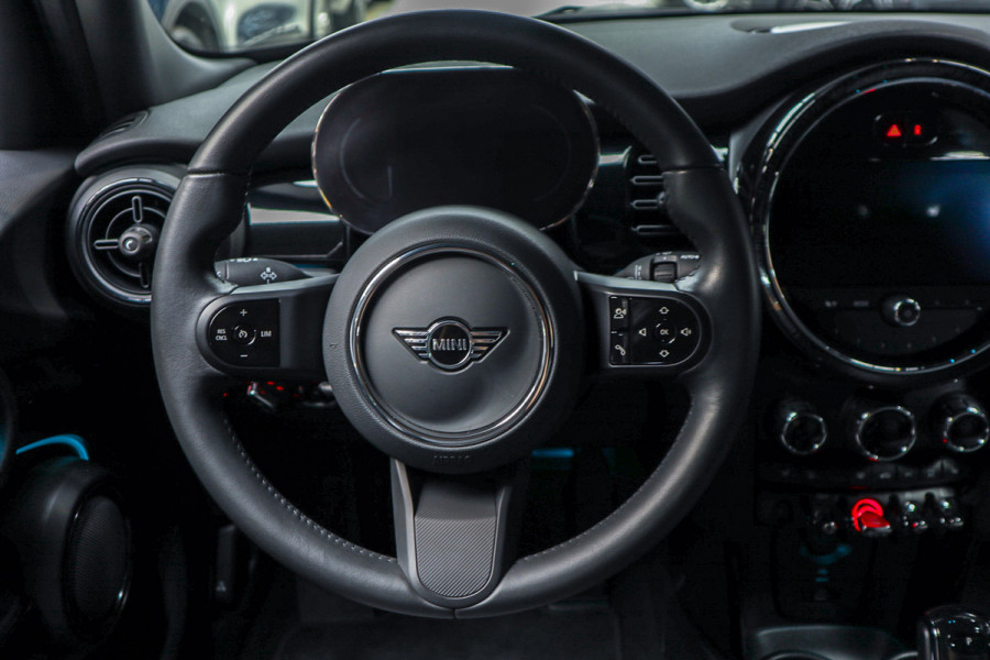 MINI Mini 1.5 Cooper Navi Leer Camera PDC Carplay Keyless LM velgen Zwarte binnenhemel Stoelverwarming Sportstoelen LED BTW auto!