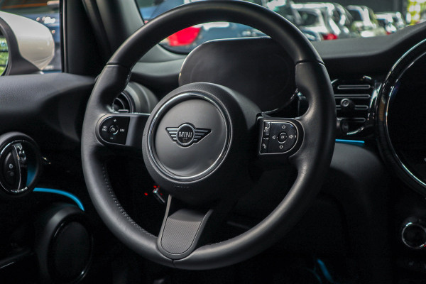 MINI Mini 1.5 Cooper Navi Leer Camera PDC Carplay Keyless LM velgen Zwarte binnenhemel Stoelverwarming Sportstoelen LED BTW auto!