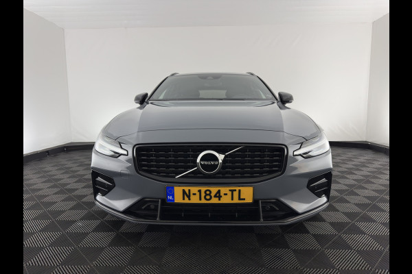 Volvo V60 2.0 B3 R-Design (INCL-BTW) *LEATHER-FABRIC | DIGI-COCKPIT | FULL-LED | MEMORY-PACK | HEATED-SPORTSEATS | LANE-ASSIST | NAVI-FULLMAP | CAMERA | DAB+ | PRIVACY-GLASS | ECC | PDC | TOWBAR | 19''ALU*
