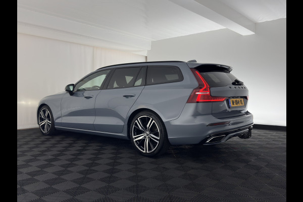 Volvo V60 2.0 B3 R-Design (INCL-BTW) *LEATHER-FABRIC | DIGI-COCKPIT | FULL-LED | MEMORY-PACK | HEATED-SPORTSEATS | LANE-ASSIST | NAVI-FULLMAP | CAMERA | DAB+ | PRIVACY-GLASS | ECC | PDC | TOWBAR | 19''ALU*
