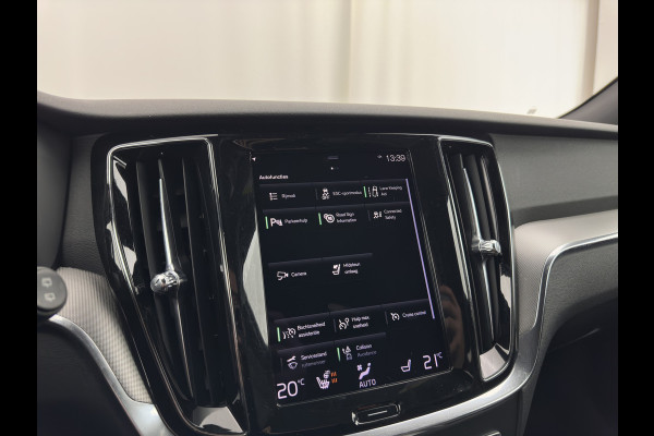 Volvo V60 2.0 B3 R-Design (INCL-BTW) *LEATHER-FABRIC | DIGI-COCKPIT | FULL-LED | MEMORY-PACK | HEATED-SPORTSEATS | LANE-ASSIST | NAVI-FULLMAP | CAMERA | DAB+ | PRIVACY-GLASS | ECC | PDC | TOWBAR | 19''ALU*