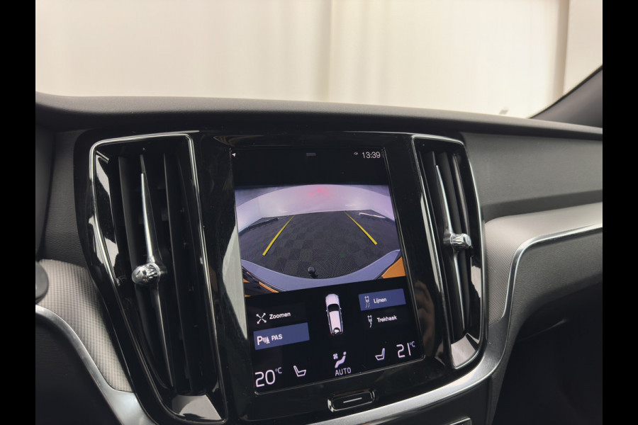 Volvo V60 2.0 B3 R-Design (INCL-BTW) *LEATHER-FABRIC | DIGI-COCKPIT | FULL-LED | MEMORY-PACK | HEATED-SPORTSEATS | LANE-ASSIST | NAVI-FULLMAP | CAMERA | DAB+ | PRIVACY-GLASS | ECC | PDC | TOWBAR | 19''ALU*