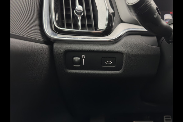 Volvo V60 2.0 B3 R-Design (INCL-BTW) *LEATHER-FABRIC | DIGI-COCKPIT | FULL-LED | MEMORY-PACK | HEATED-SPORTSEATS | LANE-ASSIST | NAVI-FULLMAP | CAMERA | DAB+ | PRIVACY-GLASS | ECC | PDC | TOWBAR | 19''ALU*