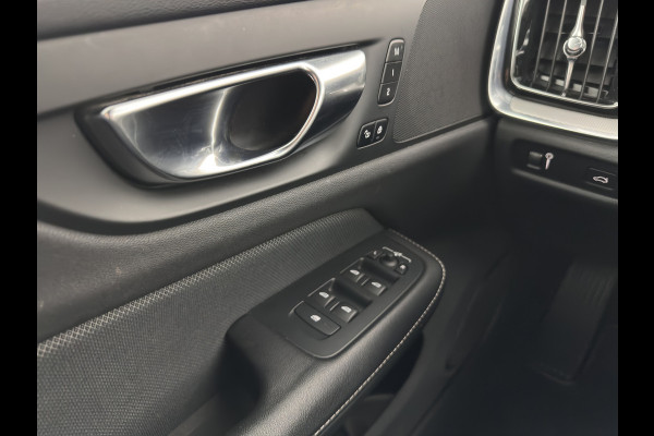 Volvo V60 2.0 B3 R-Design (INCL-BTW) *LEATHER-FABRIC | DIGI-COCKPIT | FULL-LED | MEMORY-PACK | HEATED-SPORTSEATS | LANE-ASSIST | NAVI-FULLMAP | CAMERA | DAB+ | PRIVACY-GLASS | ECC | PDC | TOWBAR | 19''ALU*