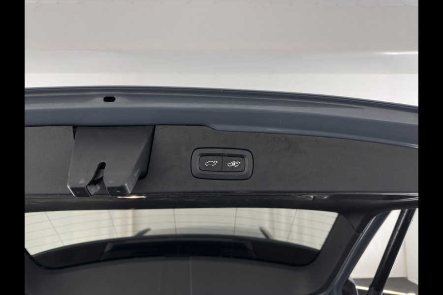 Volvo V60 2.0 B3 R-Design (INCL-BTW) *LEATHER-FABRIC | DIGI-COCKPIT | FULL-LED | MEMORY-PACK | HEATED-SPORTSEATS | LANE-ASSIST | NAVI-FULLMAP | CAMERA | DAB+ | PRIVACY-GLASS | ECC | PDC | TOWBAR | 19''ALU*