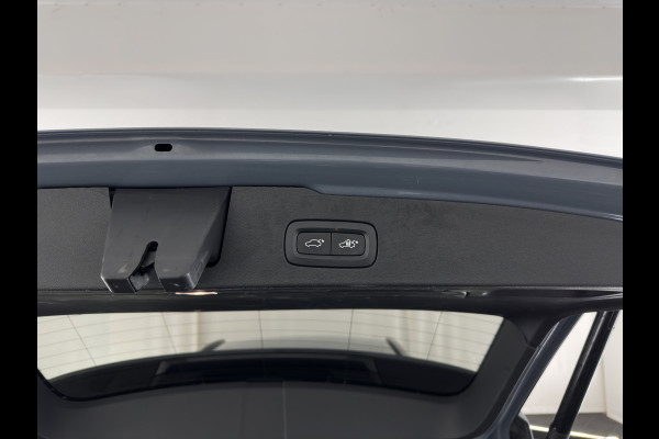 Volvo V60 2.0 B3 R-Design (INCL-BTW) *LEATHER-FABRIC | DIGI-COCKPIT | FULL-LED | MEMORY-PACK | HEATED-SPORTSEATS | LANE-ASSIST | NAVI-FULLMAP | CAMERA | DAB+ | PRIVACY-GLASS | ECC | PDC | TOWBAR | 19''ALU*