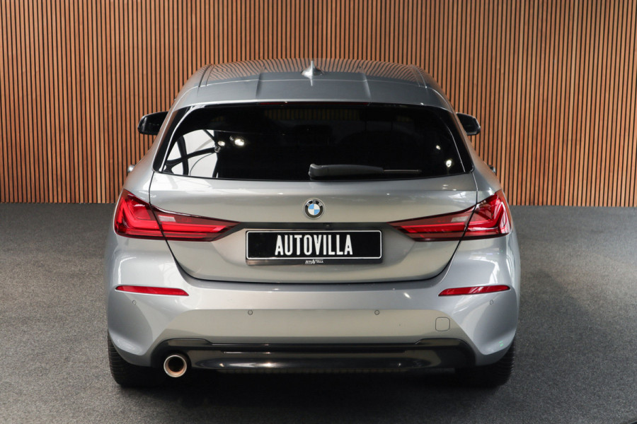 BMW 1-serie 118i Sport-line Aut. Leer Navi ACC Camera PDC Climate Zwarte hemelbekleding LM velgen BTW auto
