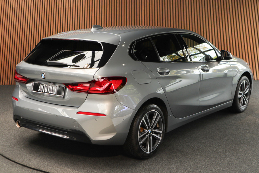 BMW 1-serie 118i Sport-line Aut. Leer Navi ACC Camera PDC Climate Zwarte hemelbekleding LM velgen BTW auto