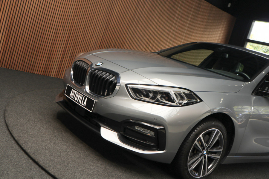 BMW 1-serie 118i Sport-line Aut. Leer Navi ACC Camera PDC Climate Zwarte hemelbekleding LM velgen BTW auto