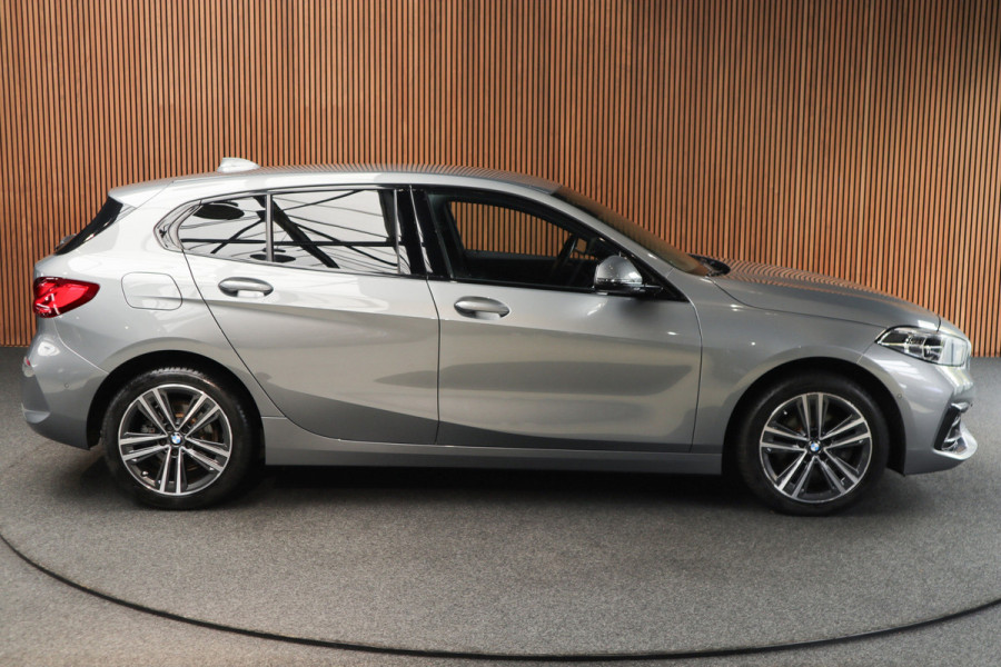 BMW 1-serie 118i Sport-line Aut. Leer Navi ACC Camera PDC Climate Zwarte hemelbekleding LM velgen BTW auto