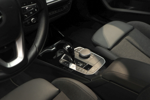BMW 1-serie 118i Sport-line Aut. Leer Navi ACC Camera PDC Climate Zwarte hemelbekleding LM velgen BTW auto
