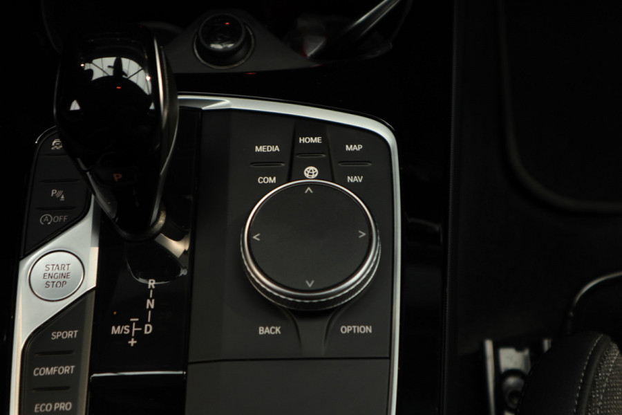 BMW 1-serie 118i Sport-line Aut. Leer Navi ACC Camera PDC Climate Zwarte hemelbekleding LM velgen BTW auto