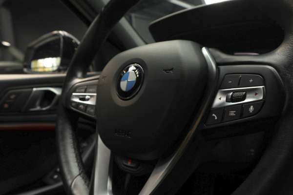 BMW 1-serie 118i Sport-line Aut. Leer Navi ACC Camera PDC Climate Zwarte hemelbekleding LM velgen BTW auto