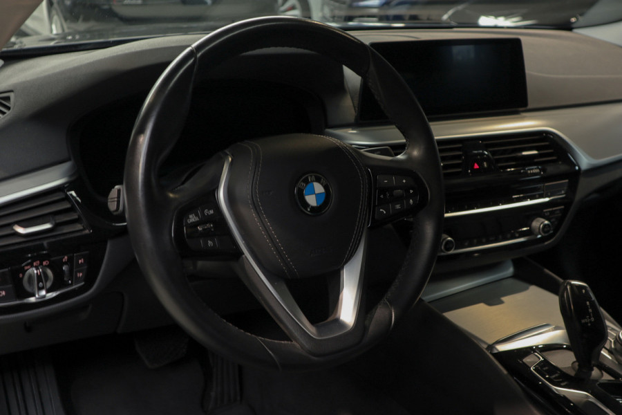 BMW 5 Serie 530i Head-up Memory seats Navi Leer Camera Climate (3-zone) Stoelverwarming voor & achter Sportstoelen Virtual PDC LM velgen BTW auto
