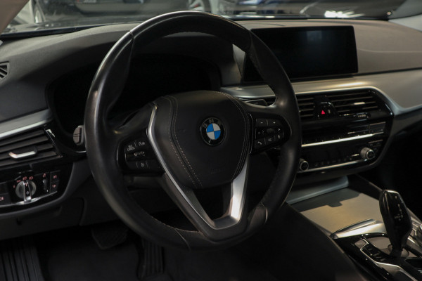 BMW 5 Serie 530i Head-up Memory seats Navi Leer Camera Climate (3-zone) Stoelverwarming voor & achter Sportstoelen Virtual PDC LM velgen BTW auto