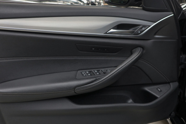 BMW 5 Serie 530i Head-up Memory seats Navi Leer Camera Climate (3-zone) Stoelverwarming voor & achter Sportstoelen Virtual PDC LM velgen BTW auto