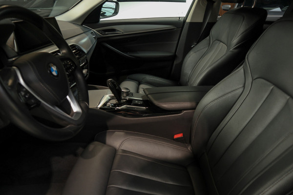 BMW 5 Serie 530i Head-up Memory seats Navi Leer Camera Climate (3-zone) Stoelverwarming voor & achter Sportstoelen Virtual PDC LM velgen BTW auto