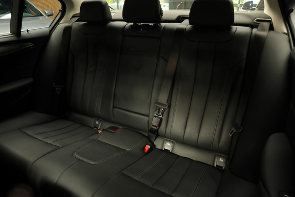 BMW 5 Serie 530i Head-up Memory seats Navi Leer Camera Climate (3-zone) Stoelverwarming voor & achter Sportstoelen Virtual PDC LM velgen BTW auto
