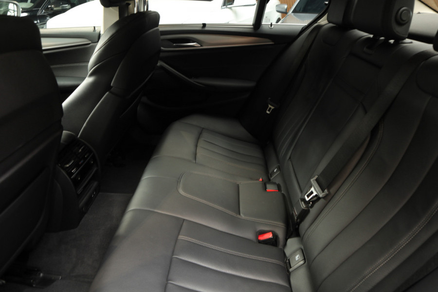 BMW 5 Serie 530i Head-up Memory seats Navi Leer Camera Climate (3-zone) Stoelverwarming voor & achter Sportstoelen Virtual PDC LM velgen BTW auto