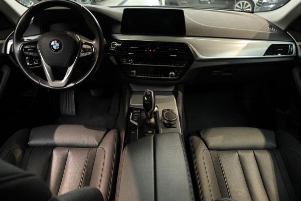 BMW 5 Serie 530i Head-up Memory seats Navi Leer Camera Climate (3-zone) Stoelverwarming voor & achter Sportstoelen Virtual PDC LM velgen BTW auto