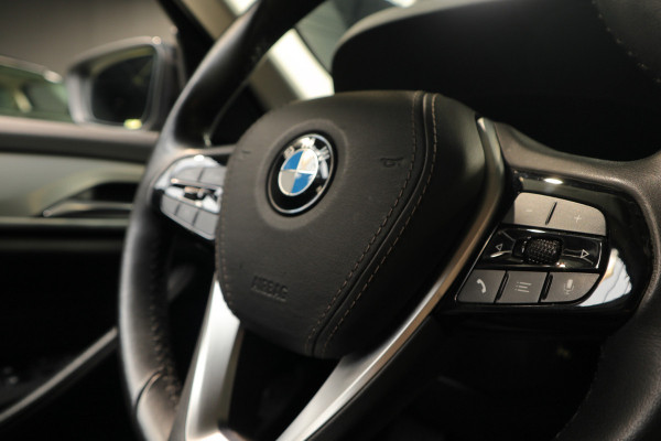 BMW 5 Serie 530i Head-up Memory seats Navi Leer Camera Climate (3-zone) Stoelverwarming voor & achter Sportstoelen Virtual PDC LM velgen BTW auto