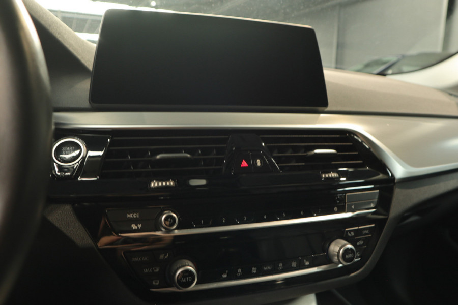 BMW 5 Serie 530i Head-up Memory seats Navi Leer Camera Climate (3-zone) Stoelverwarming voor & achter Sportstoelen Virtual PDC LM velgen BTW auto