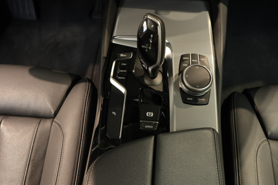 BMW 5 Serie 530i Head-up Memory seats Navi Leer Camera Climate (3-zone) Stoelverwarming voor & achter Sportstoelen Virtual PDC LM velgen BTW auto
