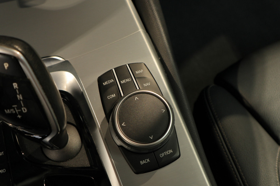 BMW 5 Serie 530i Head-up Memory seats Navi Leer Camera Climate (3-zone) Stoelverwarming voor & achter Sportstoelen Virtual PDC LM velgen BTW auto