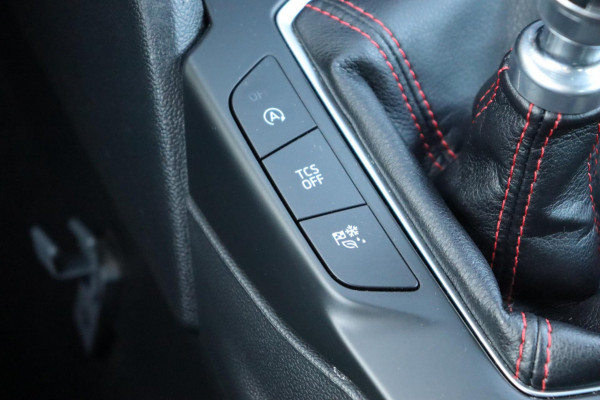 Ford Focus 1.0 EcoBoost Hybrid ST Line Business org.NL B&O afn.trekhaak camera stuur/stoel/raamverw.