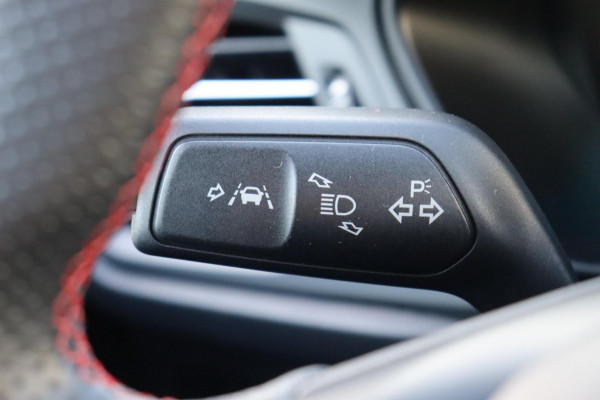 Ford Focus 1.0 EcoBoost Hybrid ST Line Business org.NL B&O afn.trekhaak camera stuur/stoel/raamverw.