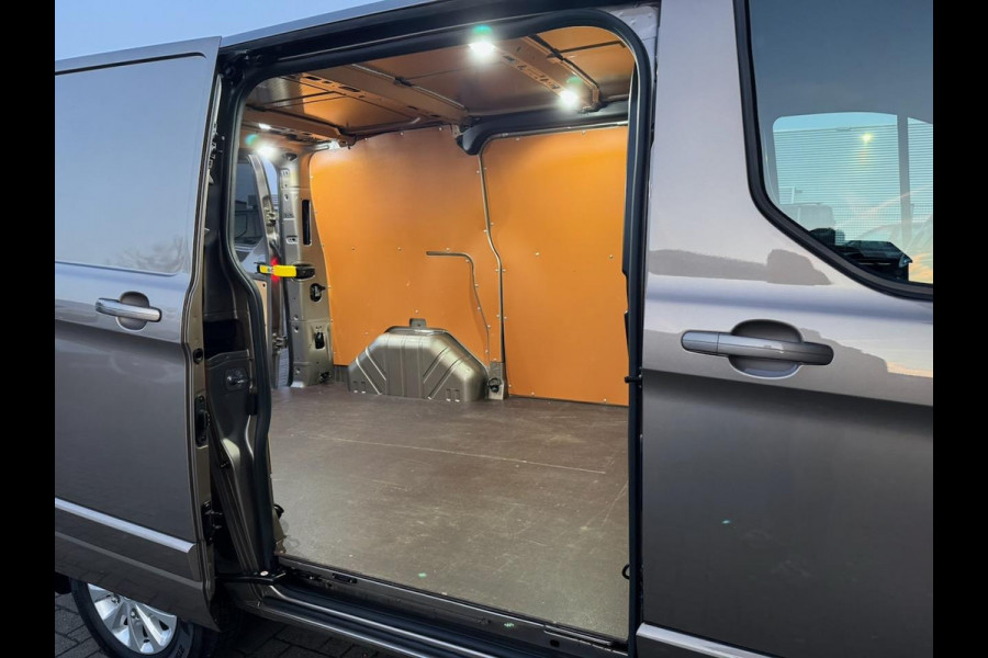 Ford Transit Custom 300 2.0 TDCI 130pk L1H1 Limited Automaat | CarPlay | Camera | Winterpack | Trekhaak | Bluetooth | Cruise | LM